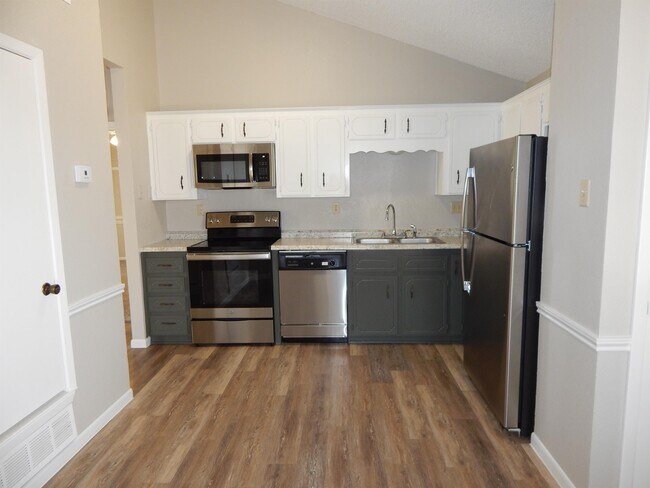 Building Photo - 4505 River Oaks Dr