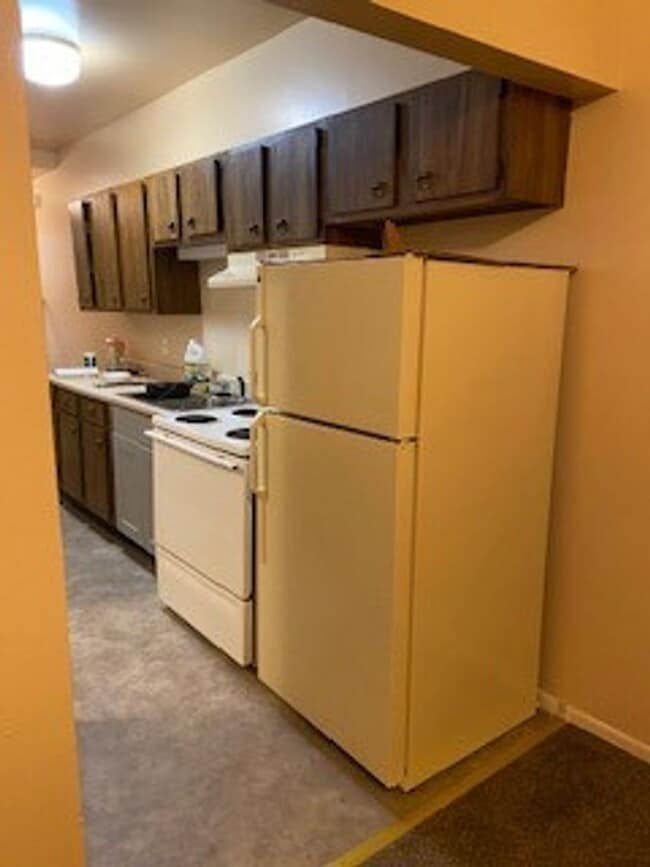 Primary Photo - 19 E State St. 10 Unit