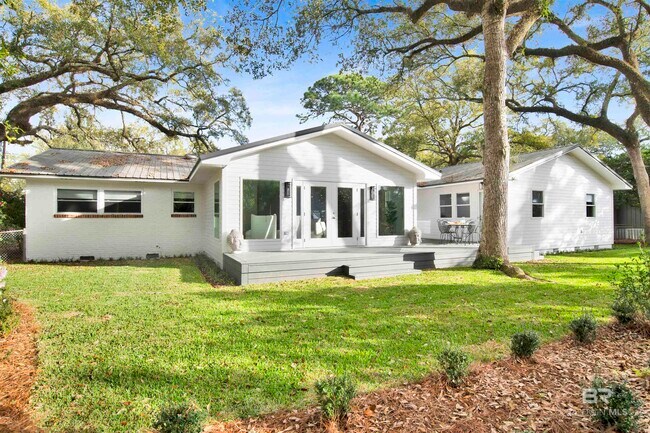 Building Photo - 380 S Church St