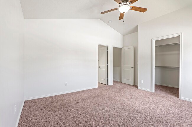 Building Photo - 490 E 700 S