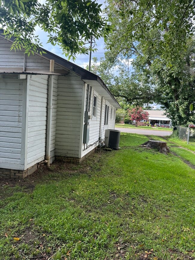 Building Photo - 3106 W Meighan Blvd