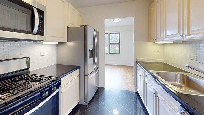 Building Photo - 220 E 63rd St