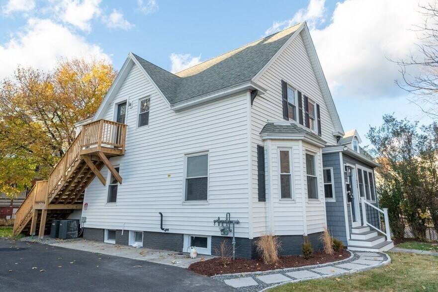 Building Photo - 72 Florence St