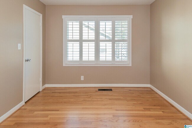 Building Photo - 615 Broadway St