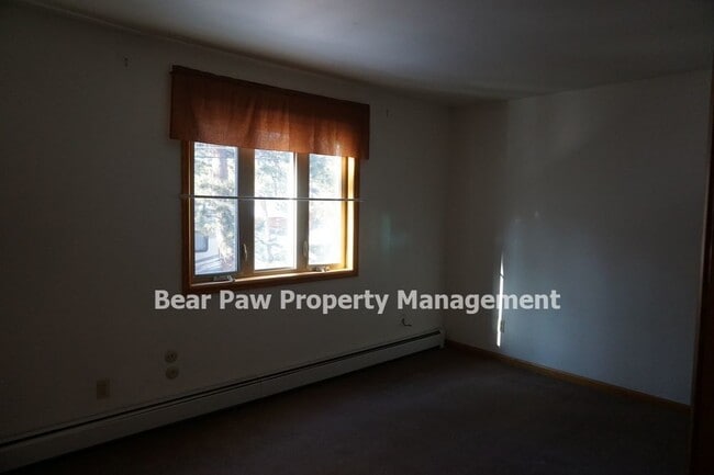 Building Photo - Great Duplex in North Evergreen!!