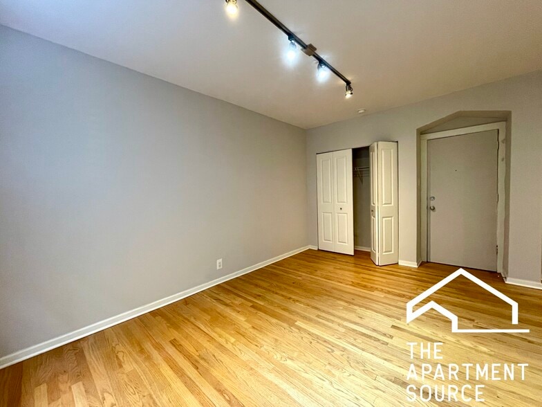 Building Photo - 2838 W Palmer St