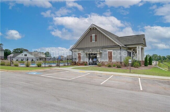 Building Photo - 4579 Silver Oak Dr SW