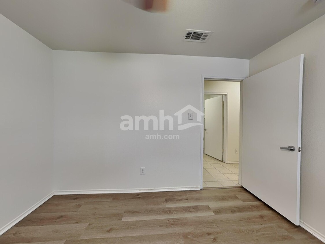 Building Photo - 532 Winbridge Ln