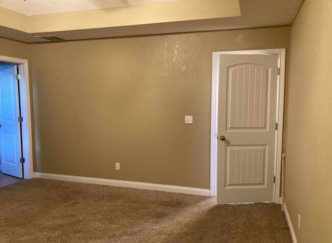 Building Photo - 166 Twin Lakes Dr