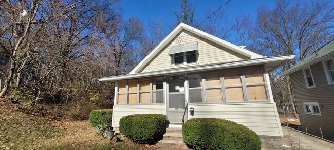 Primary Photo - 707 Roselle Ave