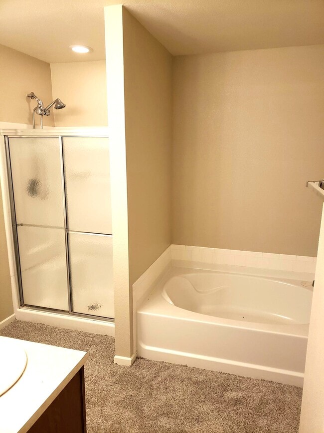 Building Photo - 898 Stonehurst Dr