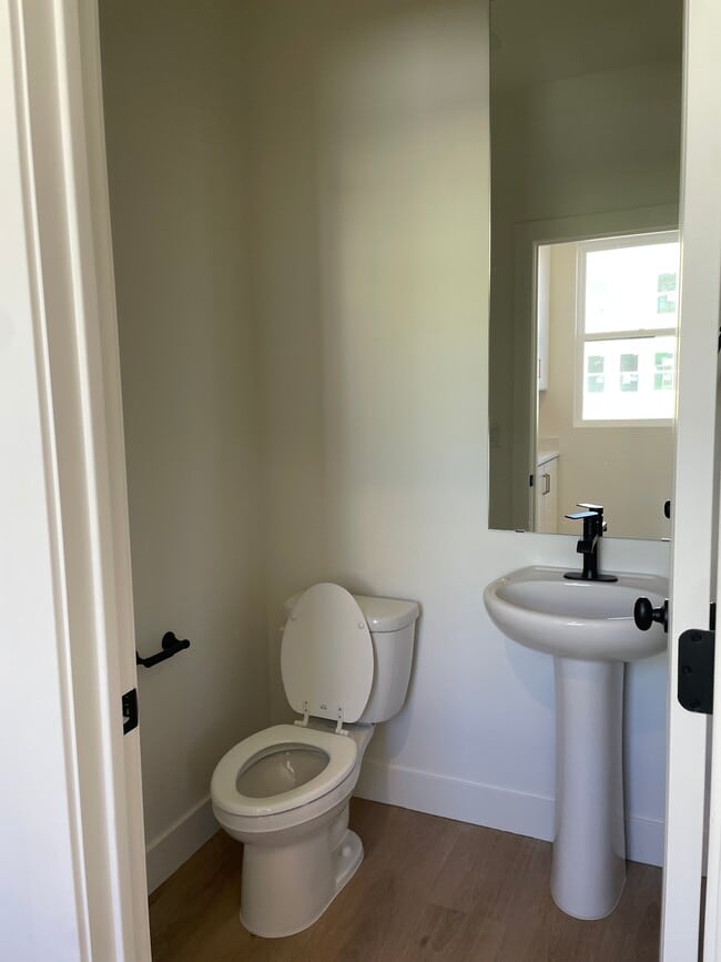 Building Photo - 1474 W Cook Ln