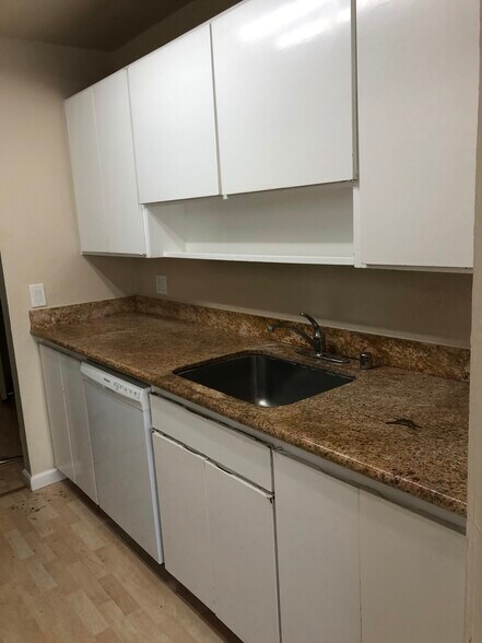 Building Photo - 320 N Civic Dr