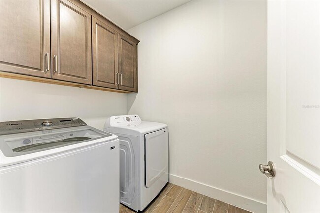 Building Photo - 18530 Midsummer Pl