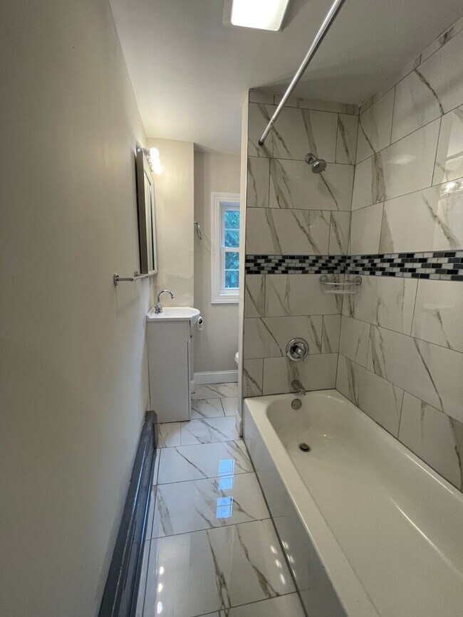 Building Photo - Beautiful 4 Bedroom, 1.5 Bath in Chester