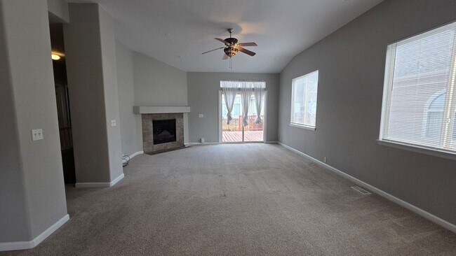 Building Photo - 3 Bedroom 2 Bath Home With Large Unfinished Basement