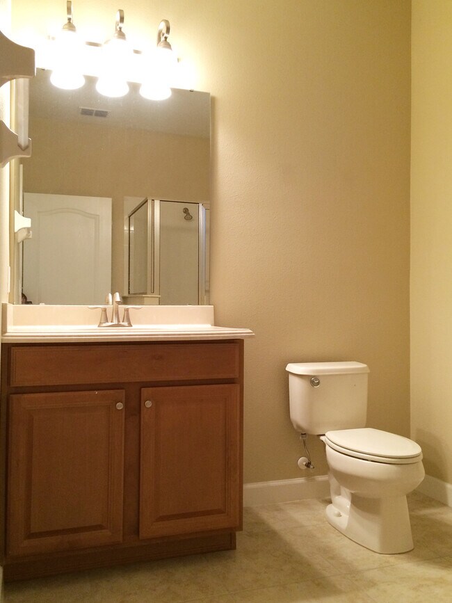 Building Photo - Beautiful 4/5 Bedroom Home in Wyndham Lakes