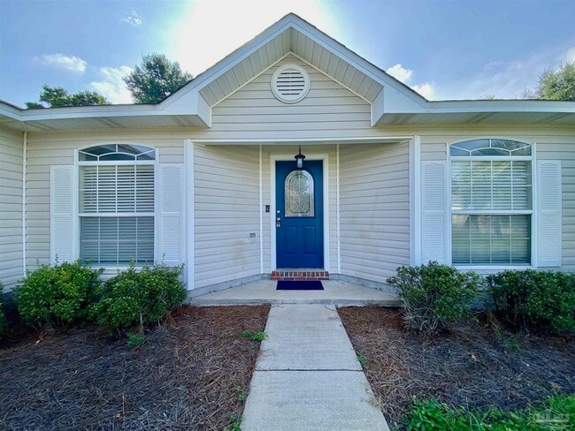 Building Photo - 1550 Oakhill Rd