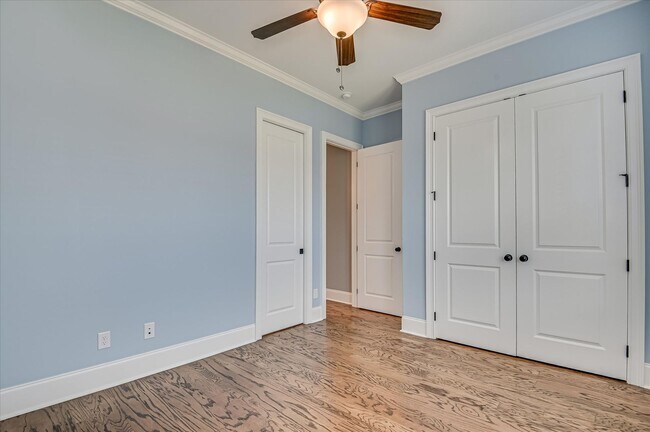 Building Photo - 3067 Rosewood Dr