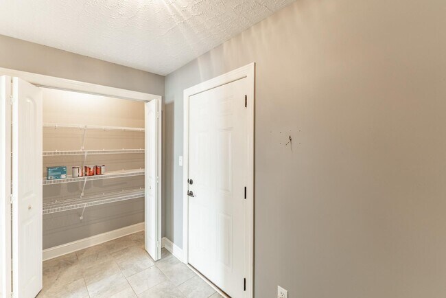 Building Photo - 13384 Hidden Valley Dr