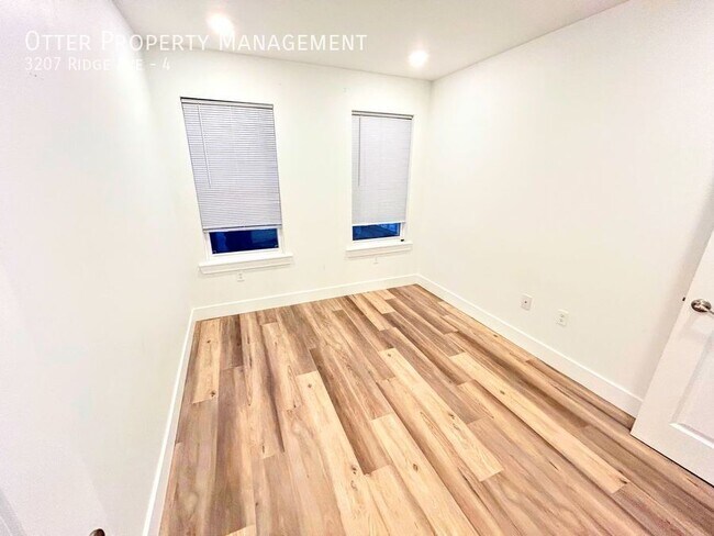 Building Photo - 3207 Ridge Ave