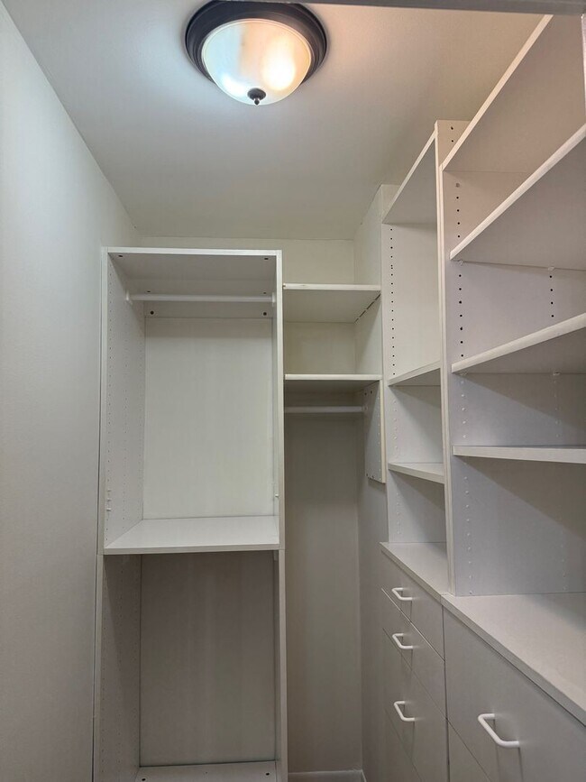 Building Photo - 290 174 Street, Unit 417, Sunny Isles Beach