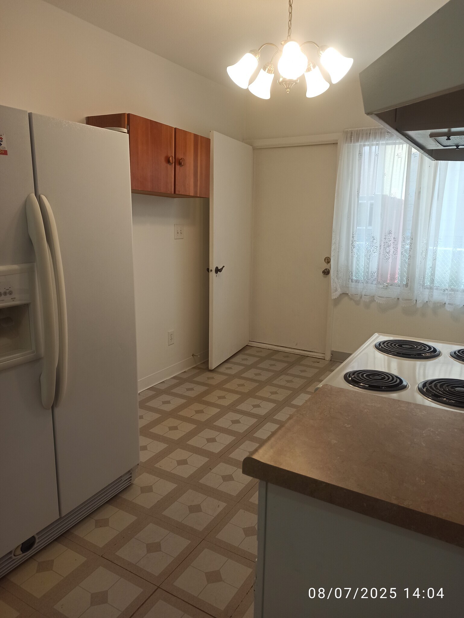 Entrance door opens to kitchen - 2826 67th St