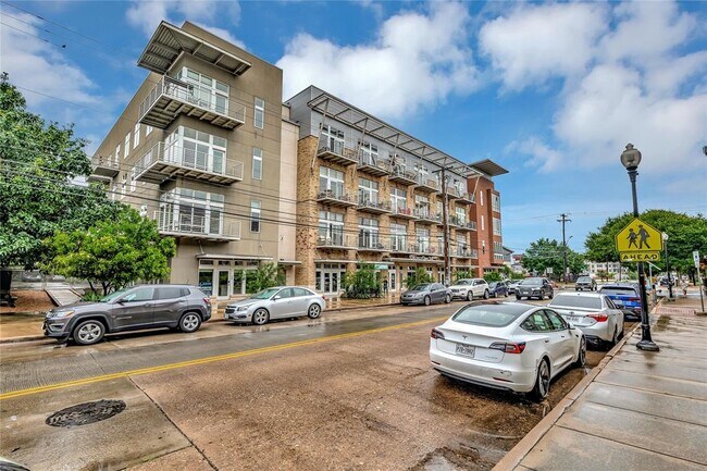 Building Photo - 2124 E 6th St