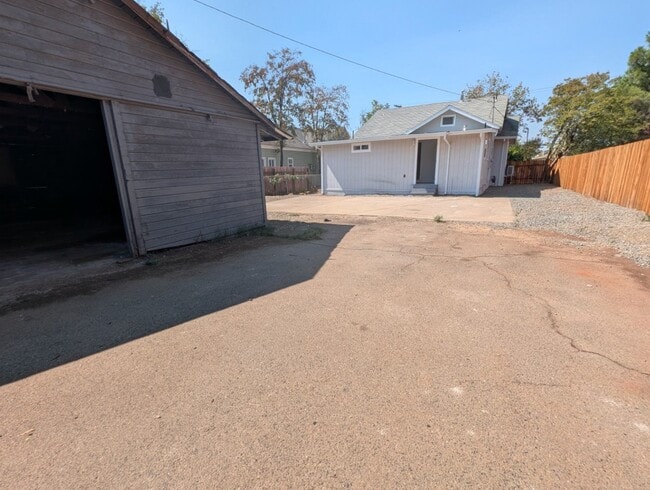 Building Photo - 3733 Myers St