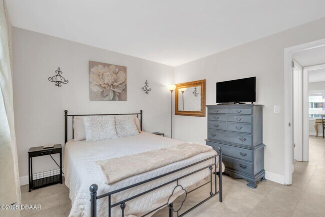 Building Photo - 1404 N Atlantic Ave