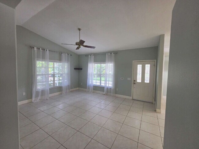 Building Photo - "Charming 2-Bed, 2-Bath North Port Retreat with Gleaming Hardwood Floors!"