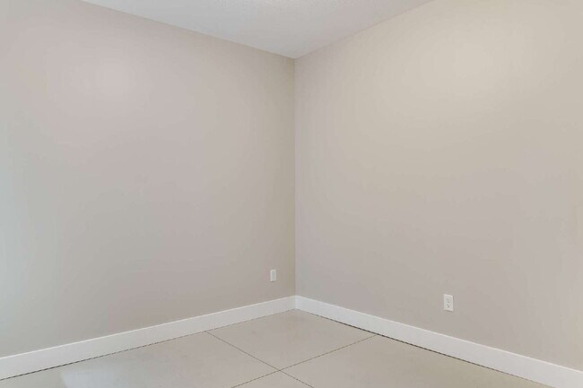 Building Photo - "Charming 3-Bedroom Duplex Retreat with 2 Full Baths in Wichita – 1190 Sq Ft of Comfort!"