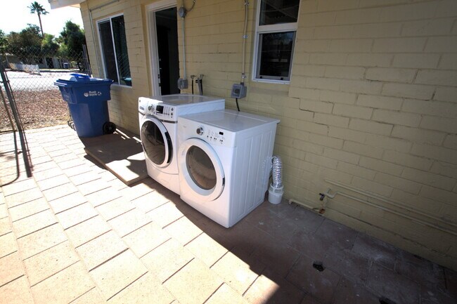 Building Photo - Completely Remodeled Duplex