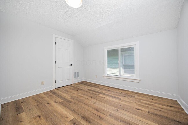 Building Photo - 1442 Hamlet St