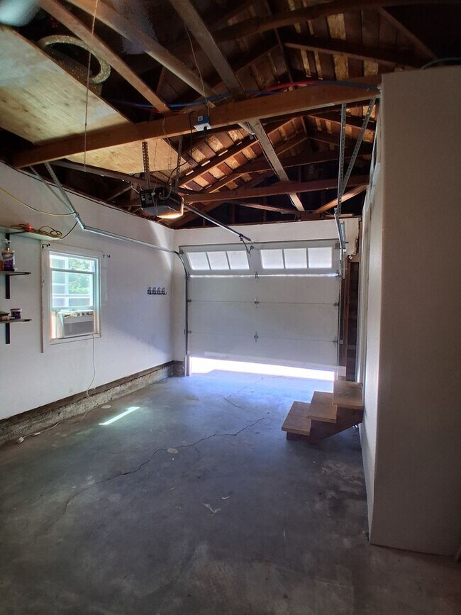 Building Photo - 340 N Santa Rosa Ave