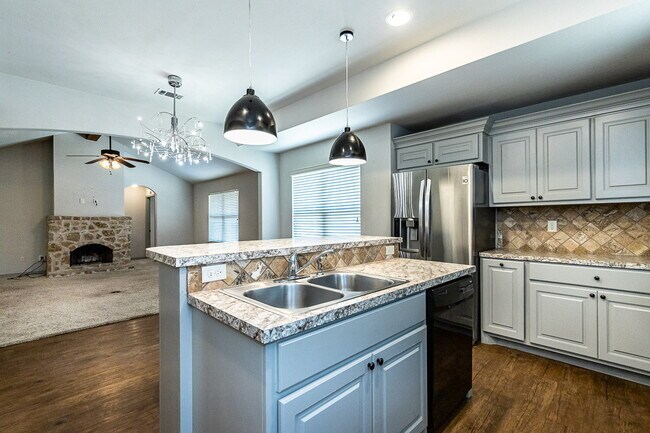 Building Photo - Gorgeous Home in Cooper District