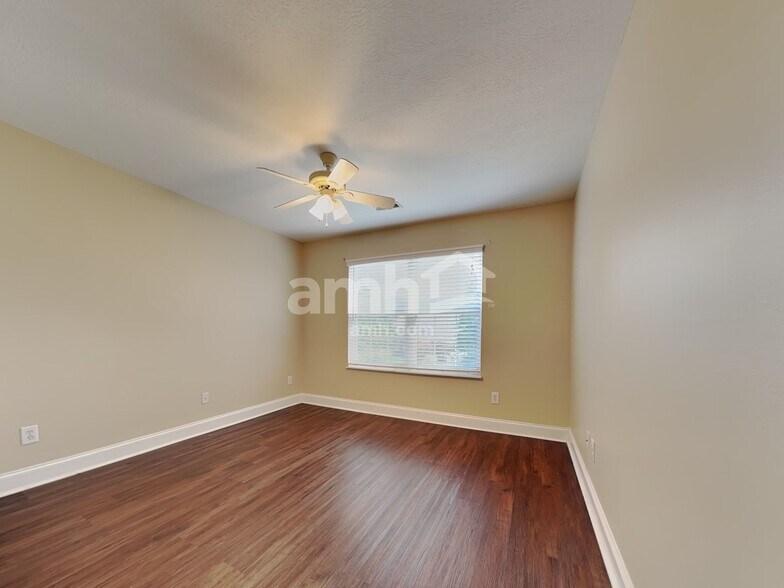Building Photo - 4643 Aylesbury Dr