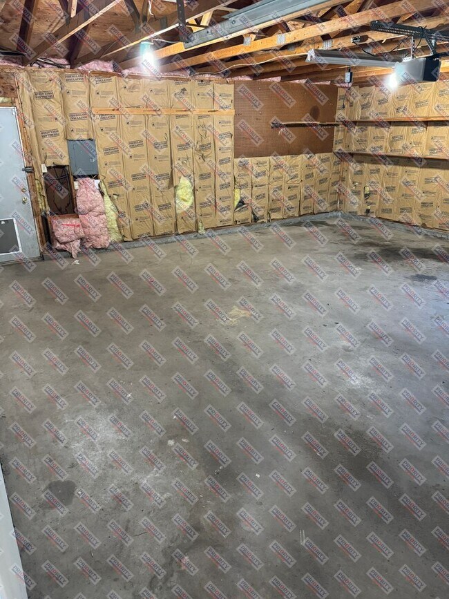 Building Photo - Property Agent Owned