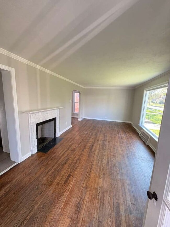 Building Photo - Charming University Heights Home Near Shops & Dining