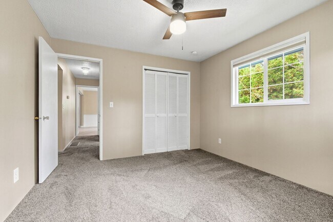 Building Photo - 1625 S Glenn Rd