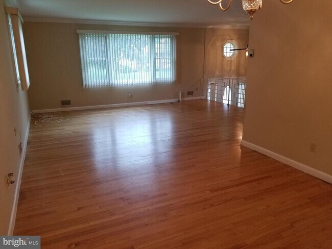 Building Photo - 9210 Maple Rock Dr