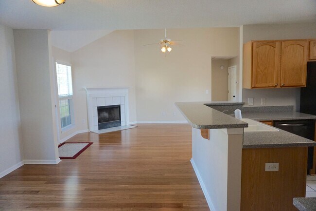 Building Photo - 3 BED | 2.5 BATH | POOLER