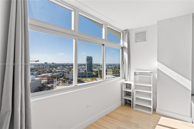 Building Photo - 7135 Collins Ave