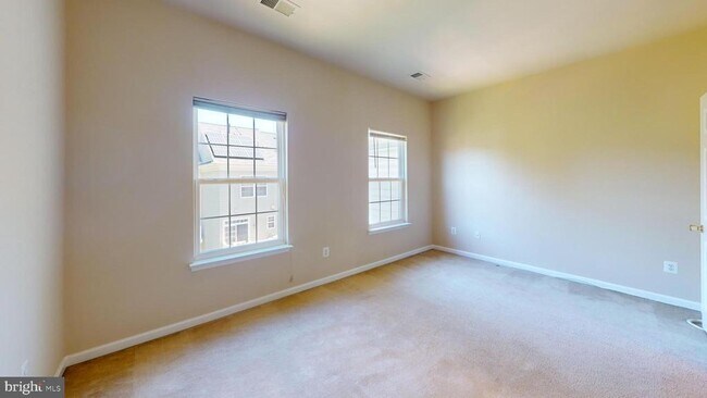 Building Photo - 169 Danbury St SW