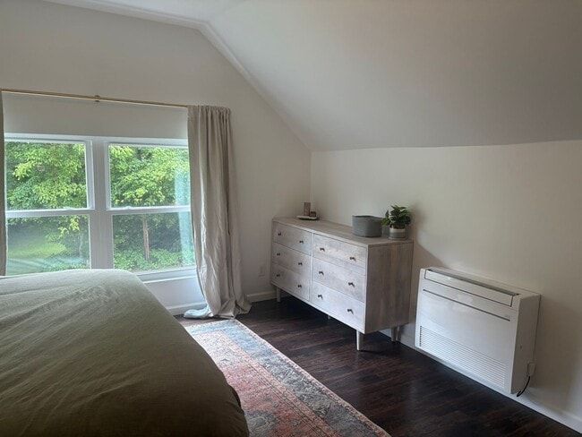 Building Photo - Partially Furnished Rental Walking Distance to Downtown Black Mountain!