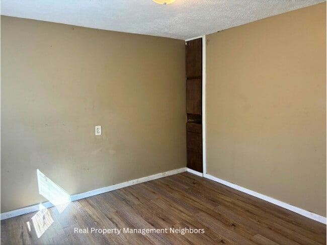 Building Photo - 216 W Forest St