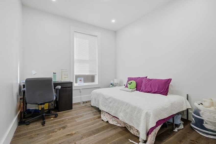 Building Photo - 97 Hillside St