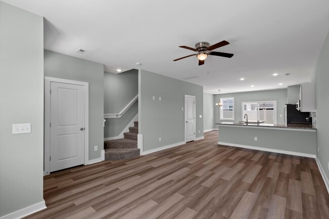 Building Photo - Coastal Townhouse For Rent!