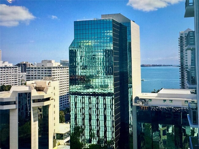 Building Photo - 1060 Brickell Ave