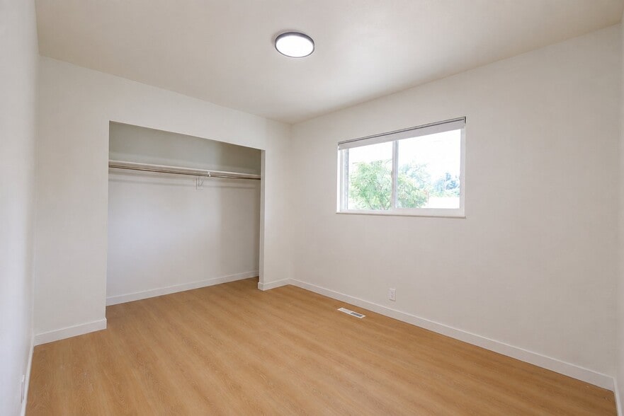 Building Photo - 7059 S 1850 E